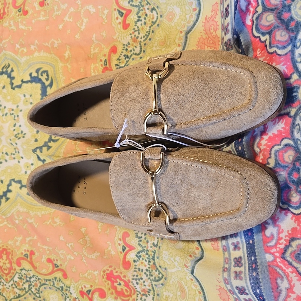 Flat shoes